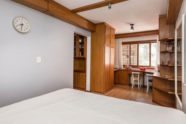 Imagem Casa com 5 Quartos à Venda, 381 m² em Jardim Lindóia - Porto Alegre Imagem Casa com 5 Quartos à Venda, 381 m² em Jardim Lindóia - Porto Alegre