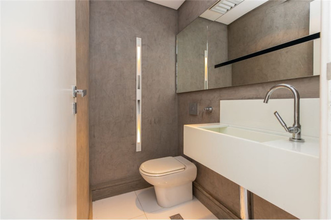Imagem Imóvel com 4 Quartos à Venda, em Moema - São Paulo Imagem Imóvel com 4 Quartos à Venda, em Moema - São Paulo