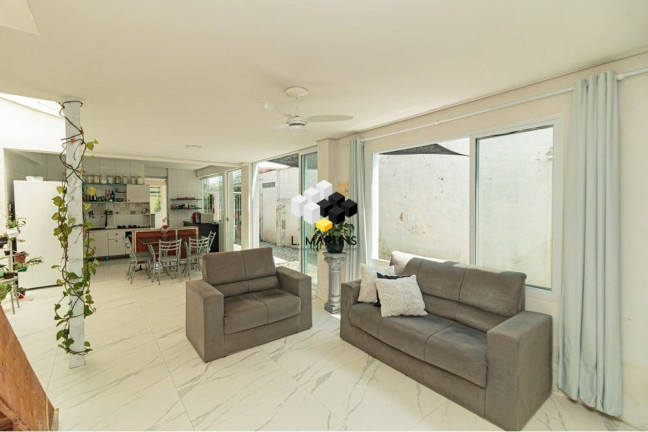 Imagem Casa com 3 Quartos à Venda, 177 m² em Menino Deus - Porto Alegre Imagem Casa com 3 Quartos à Venda, 177 m² em Menino Deus - Porto Alegre