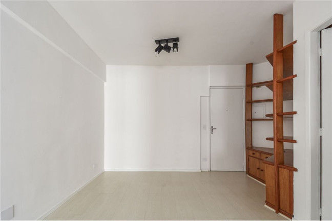 Imagem Imóvel com 1 Quarto à Venda, em Moema - São Paulo Imagem Imóvel com 1 Quarto à Venda, em Moema - São Paulo
