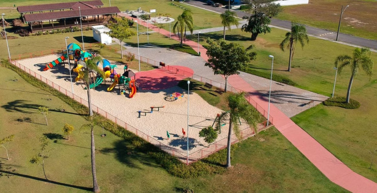 Imagem Casa com 4 Quartos à Venda, em Santa Regina - Camboriú Imagem Casa com 4 Quartos à Venda, em Santa Regina - Camboriú