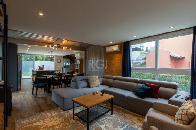 Imagem Casa com 3 Quartos à Venda, 333 m² em Teresópolis - Porto Alegre Imagem Casa com 3 Quartos à Venda, 333 m² em Teresópolis - Porto Alegre