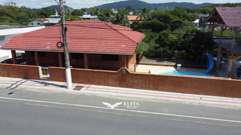 Imagem Casa com 6 Quartos à Venda, em Itajuba - Barra Velha Imagem Casa com 6 Quartos à Venda, em Itajuba - Barra Velha