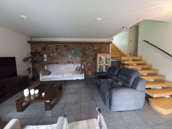 Imagem Casa com 4 Quartos à Venda, 266 m² em Trindade - Florianópolis
