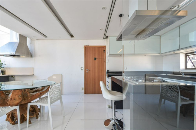 Imagem Imóvel com 1 Quarto à Venda, em Moema - São Paulo Imagem Imóvel com 1 Quarto à Venda, em Moema - São Paulo