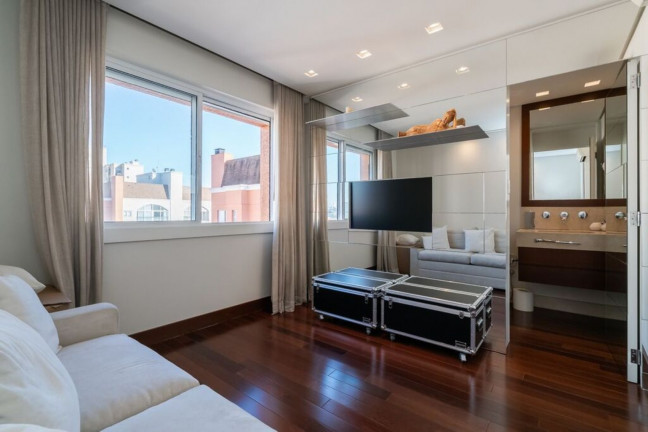 Imagem Imóvel com 2 Quartos à Venda, 276 m² em Jardim Europa - Porto Alegre Imagem Imóvel com 2 Quartos à Venda, 276 m² em Jardim Europa - Porto Alegre