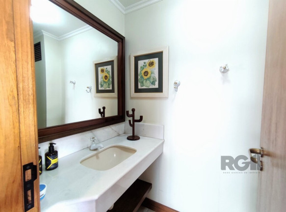 Imagem Imóvel com 3 Quartos à Venda, em Auxiliadora - Porto Alegre Imagem Imóvel com 3 Quartos à Venda, em Auxiliadora - Porto Alegre