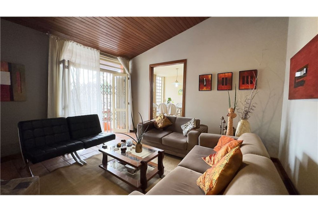 Imagem Casa com 3 Quartos à Venda,  em Passo Da Areia - Porto Alegre