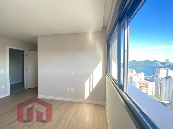 Imagem Imóvel com 4 Quartos à Venda, 221 m²