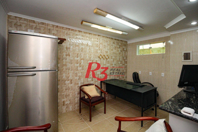 Imagem Sobrado com 3 Quartos à Venda, 220 m² em Encruzilhada - Santos Imagem Sobrado com 3 Quartos à Venda, 220 m² em Encruzilhada - Santos