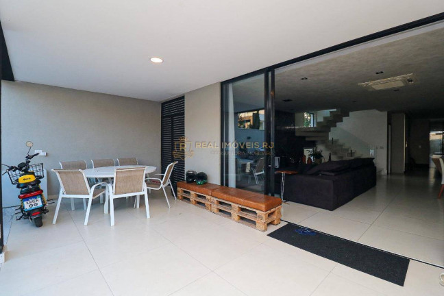 Imagem Casa com 6 Quartos à Venda, 600 m² em Recreio Dos Bandeirantes - Rio De Janeiro Imagem Casa com 6 Quartos à Venda, 600 m² em Recreio Dos Bandeirantes - Rio De Janeiro