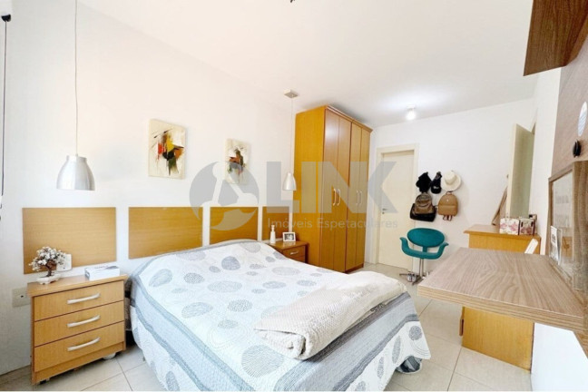 Imagem Imóvel com 4 Quartos à Venda, em Sarandi - Porto Alegre Imagem Imóvel com 4 Quartos à Venda, em Sarandi - Porto Alegre