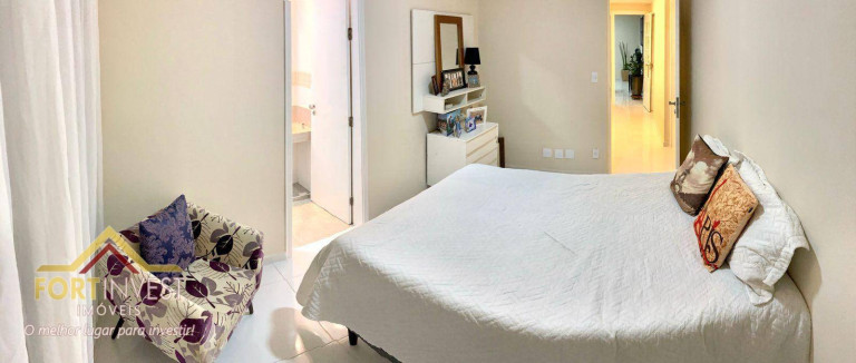 Imagem Imóvel com 4 Quartos à Venda, 219 m² em Aviação - Praia Grande Imagem Imóvel com 4 Quartos à Venda, 219 m² em Aviação - Praia Grande