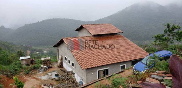 Imagem Casa com 2 Quartos à Venda, 156 m² em Teresópolis