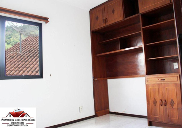 Imagem Casa com 3 Quartos à Venda, 250 m² em Centro - Caldas Imagem Casa com 3 Quartos à Venda, 250 m² em Centro - Caldas