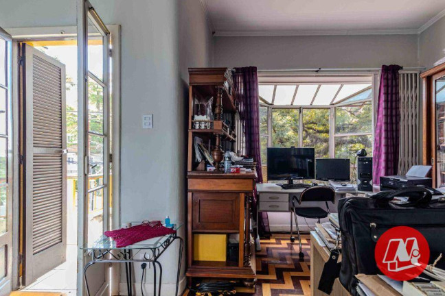Imagem Casa com 5 Quartos à Venda, 142 m² em Menino Deus - Porto Alegre Imagem Casa com 5 Quartos à Venda, 142 m² em Menino Deus - Porto Alegre