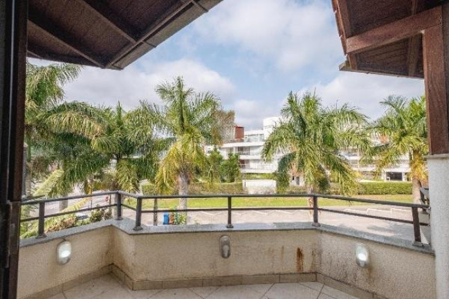 Imagem Sobrado com 3 Quartos à Venda, 160 m² em Cachoeira Do Bom Jesus - Florianópolis