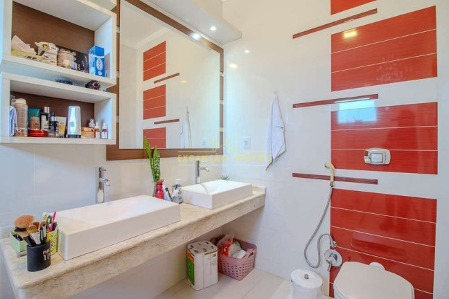 Imagem Casa com 4 Quartos à Venda, 260 m² em São João Do Rio Vermelho - Florianópolis Imagem Casa com 4 Quartos à Venda, 260 m² em São João Do Rio Vermelho - Florianópolis