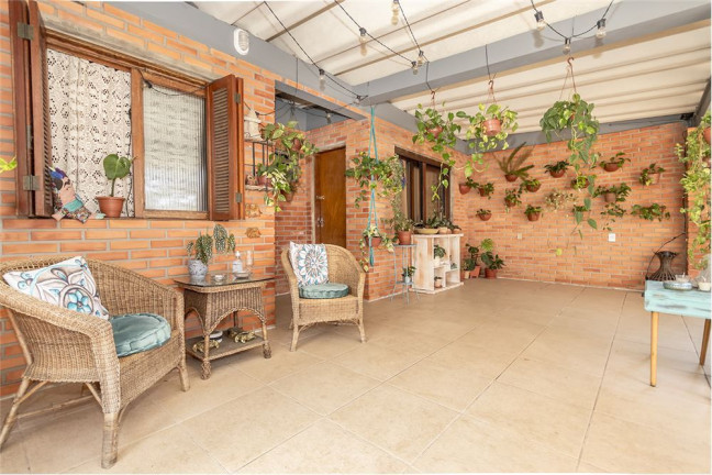Imagem Casa com 4 Quartos à Venda,  em Três Figueiras - Porto Alegre
