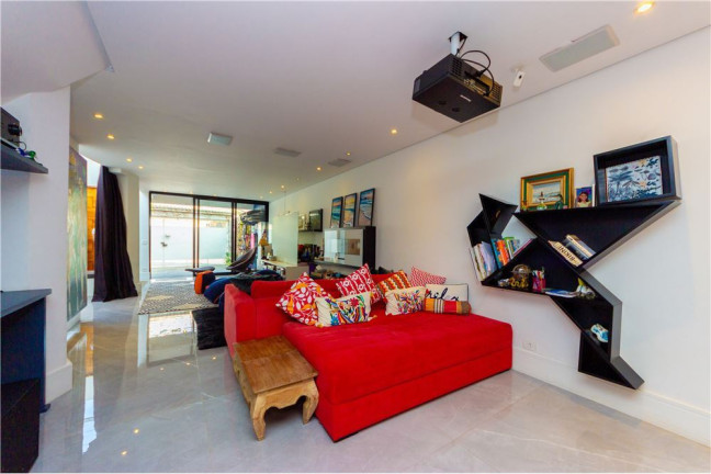 Imagem Casa com 4 Quartos à Venda, 169 m²