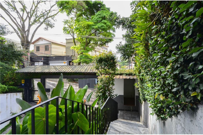 Imagem Casa com 3 Quartos à Venda, 395 m² em Morumbi - São Paulo Imagem Casa com 3 Quartos à Venda, 395 m² em Morumbi - São Paulo