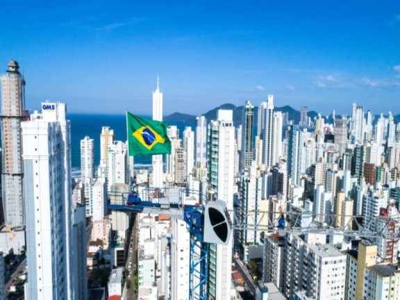 Imagem Imóvel com 4 Quartos à Venda, 129 m² em Centro - Balneário Camboriú Imagem Imóvel com 4 Quartos à Venda, 129 m² em Centro - Balneário Camboriú