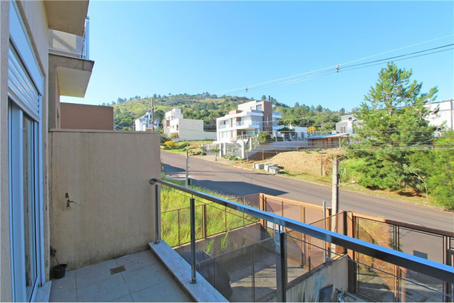 Imagem Casa com 3 Quartos à Venda, em Guarujá - Porto Alegre Imagem Casa com 3 Quartos à Venda, em Guarujá - Porto Alegre