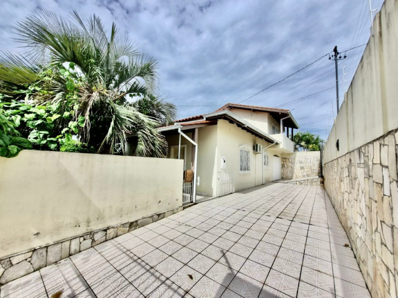 Imagem Casa com 4 Quartos à Venda, 228 m² em Barreiros - São José