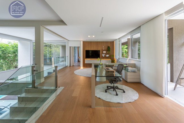 Imagem Casa com 4 Quartos à Venda, 524 m² em Estaleirinho - Balneário Camboriú Imagem Casa com 4 Quartos à Venda, 524 m² em Estaleirinho - Balneário Camboriú