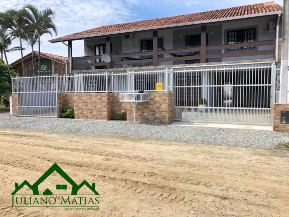 Imagem Sobrado com 6 Quartos à Venda, 220 m² em Centro - Balneário Barra Do Sul