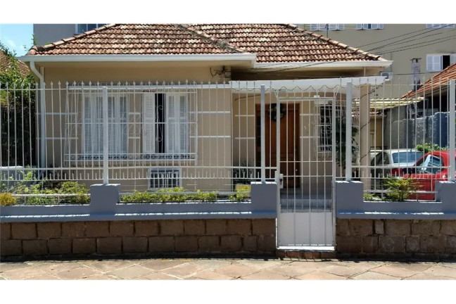 Imagem Casa com 3 Quartos à Venda, em Azenha - Porto Alegre Imagem Casa com 3 Quartos à Venda, em Azenha - Porto Alegre