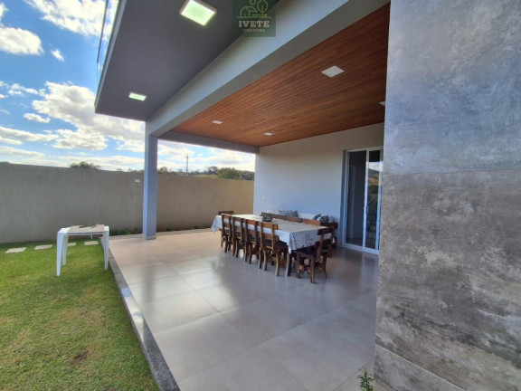 Imagem Casa de Condomínio com 3 Quartos à Venda, 275 m²