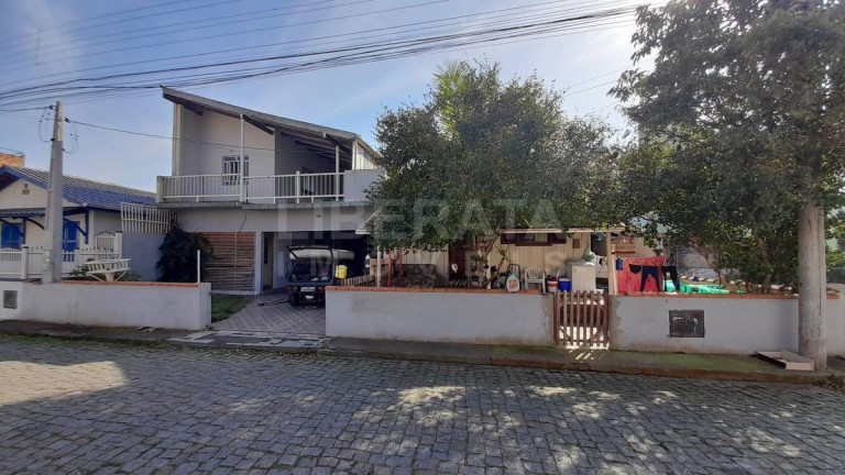 Imagem Sobrado com 6 Quartos à Venda, em Gravatá - Navegantes Imagem Sobrado com 6 Quartos à Venda, em Gravatá - Navegantes