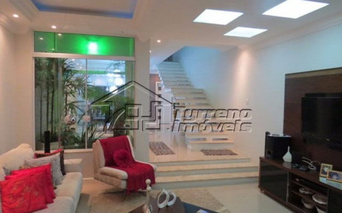 Imagem Casa com 3 Quartos à Venda, 270 m² em Vista Linda - São José Dos Campos Imagem Casa com 3 Quartos à Venda, 270 m² em Vista Linda - São José Dos Campos