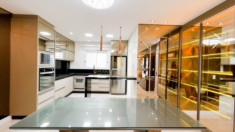 Imagem Apartamento com 3 Quartos à Venda, 128 m² em Centro - Balneário Camboriú Imagem Apartamento com 3 Quartos à Venda, 128 m² em Centro - Balneário Camboriú