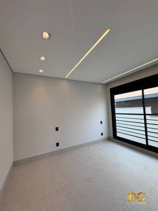 Imagem Casa de Condomínio com 4 Quartos à Venda, 368 m² em Petrópolis - Várzea Grande