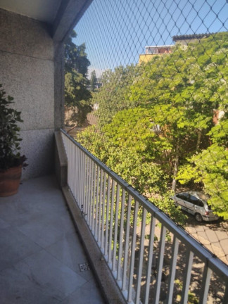 Imagem Imóvel com 3 Quartos à Venda, 228 m² em Passo Da Areia - Porto Alegre Imagem Imóvel com 3 Quartos à Venda, 228 m² em Passo Da Areia - Porto Alegre