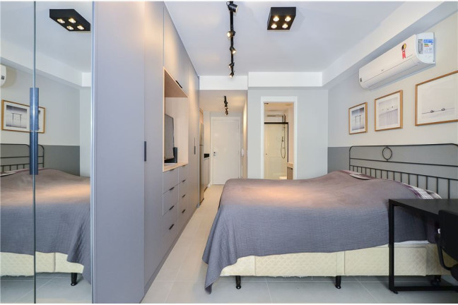 Imagem Imóvel com 1 Quarto à Venda, em Moema - São Paulo Imagem Imóvel com 1 Quarto à Venda, em Moema - São Paulo
