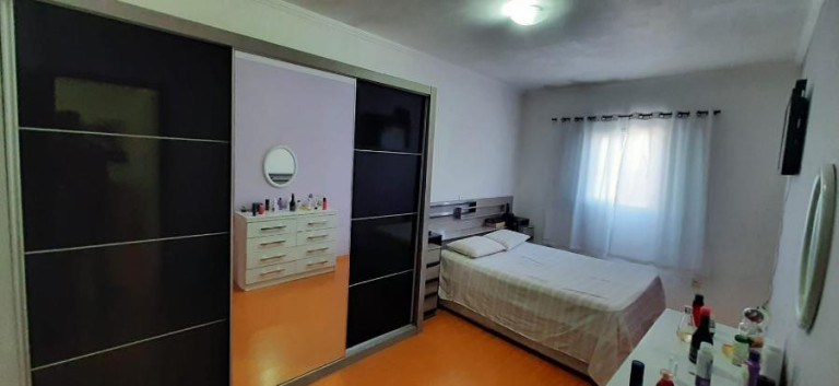 Imagem Casa com 4 Quartos à Venda, 235 m² em Jardim Paraventi - Guarulhos Imagem Casa com 4 Quartos à Venda, 235 m² em Jardim Paraventi - Guarulhos