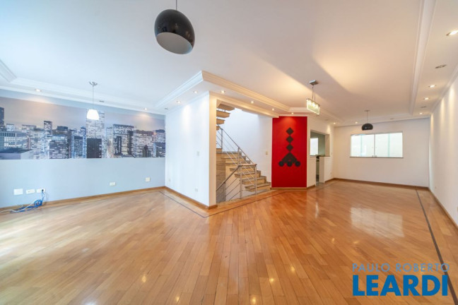 Imagem Sobrado com 3 Quartos à Venda, 228 m² em Vila Gilda - Santo André Imagem Sobrado com 3 Quartos à Venda, 228 m² em Vila Gilda - Santo André