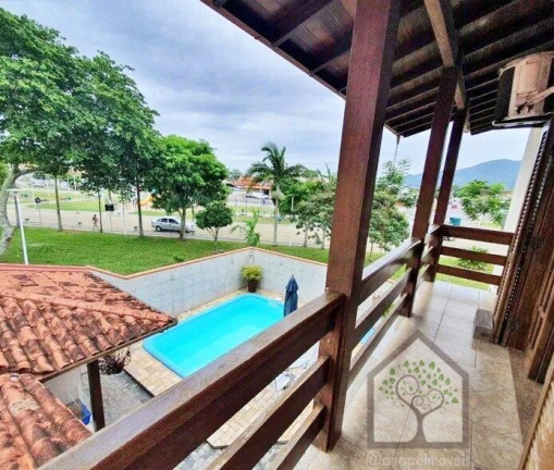 Imagem Casa com 4 Quartos à Venda, 370 m² em Carianos - Florianópolis Imagem Casa com 4 Quartos à Venda, 370 m² em Carianos - Florianópolis