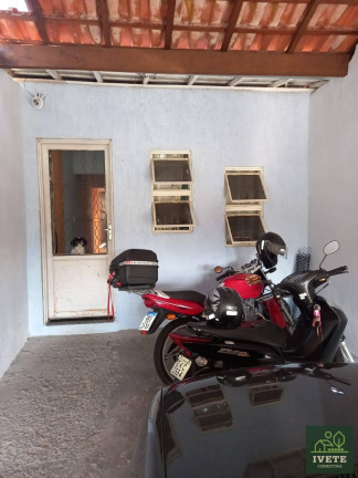 Imagem Casa com 2 Quartos à Venda, 130 m²