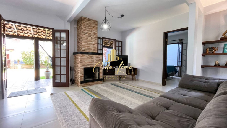 Imagem Casa com 3 Quartos à Venda, 228 m² em Rio Tavares - Florianópolis Imagem Casa com 3 Quartos à Venda, 228 m² em Rio Tavares - Florianópolis
