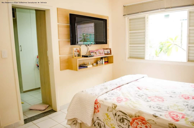 Imagem Casa com 3 Quartos à Venda, 271 m² em Piracangaguá - Taubaté Imagem Casa com 3 Quartos à Venda, 271 m² em Piracangaguá - Taubaté