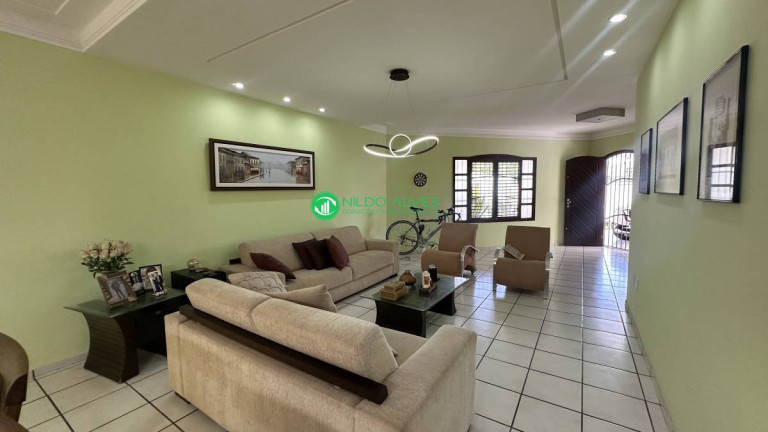 Imagem Casa com 3 Quartos à Venda, 261 m² Imagem Casa com 3 Quartos à Venda, 261 m²