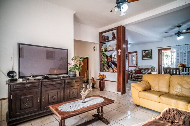 Imagem Casa com 3 Quartos à Venda, 247 m² em Jardim Planalto - Porto Alegre Imagem Casa com 3 Quartos à Venda, 247 m² em Jardim Planalto - Porto Alegre