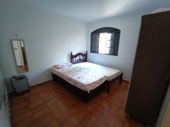 Imagem Imóvel com 
            	3             Quartos à Venda, 232 m² em 
            	Parque Das Laranjeiras             - 
            	Goiania            