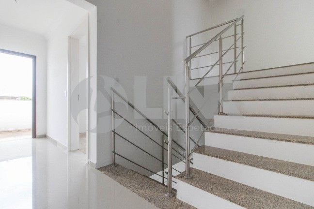Imagem Sobrado com 3 Quartos à Venda, 220 m² em Jardim Sabará - Porto Alegre Imagem Sobrado com 3 Quartos à Venda, 220 m² em Jardim Sabará - Porto Alegre