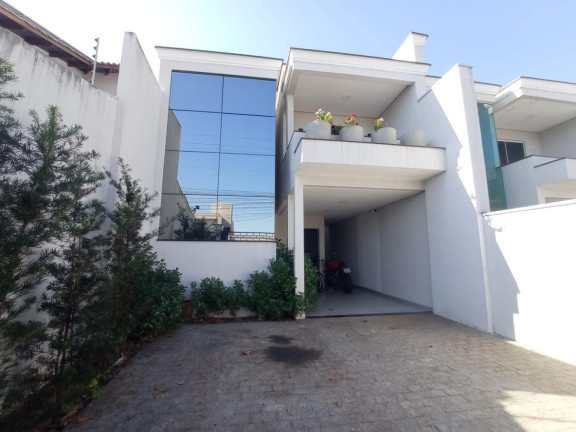 Casa com 3 Quartos à Venda, 200 m² em Jardim Iguaçu - Foz Do Iguaçu