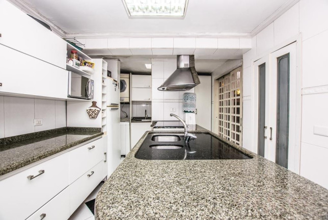 Imagem Sobrado com 4 Quartos à Venda, 180 m² em Santo Inácio - Curitiba Imagem Sobrado com 4 Quartos à Venda, 180 m² em Santo Inácio - Curitiba